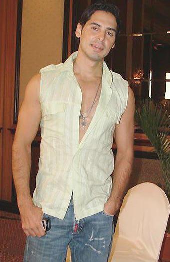 310195_182124681862692_1893497081_n - 0 Dino Morea
