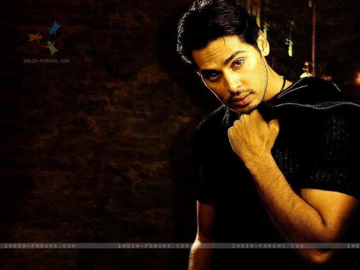 315784_180076368734961_2073749854_n - 0 Dino Morea