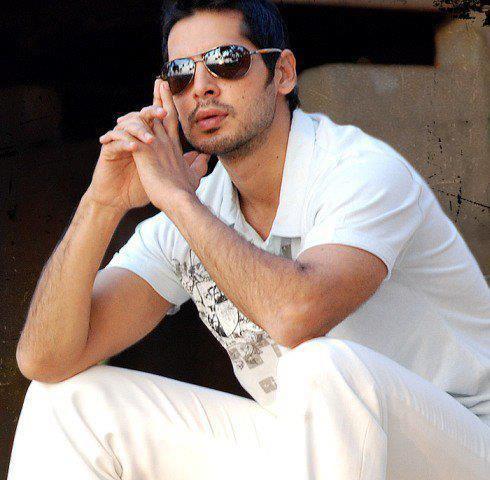 317163_182124671862693_562374284_n - 0 Dino Morea