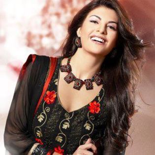 396853_392405967486360_1864603633_n - 0 Jacqueline Fernandez