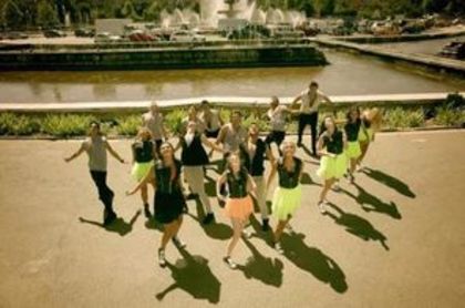 LaLa-Band---Dance-Dance-Dance-videoclip-nou - 00 LaLa Band in Piata Unirii 00