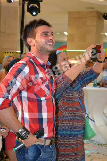 294447_425135380857099_397871435_n