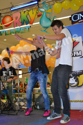 298891_425135114190459_1988298176_n