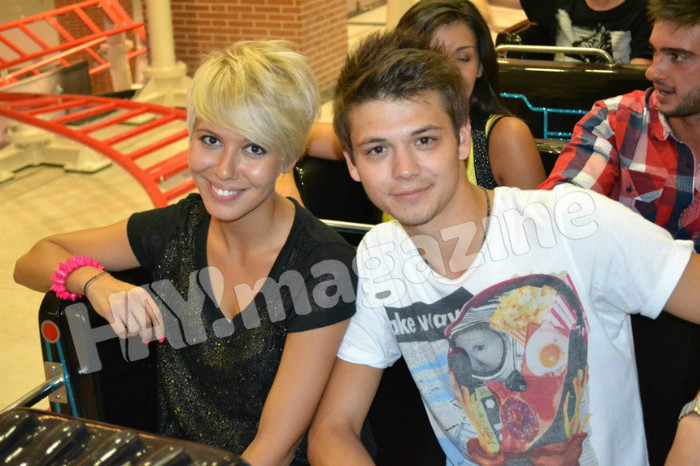 422281_425135447523759_1552203561_n - 00 LaLa Band la Afi Palace Cotroceni 00
