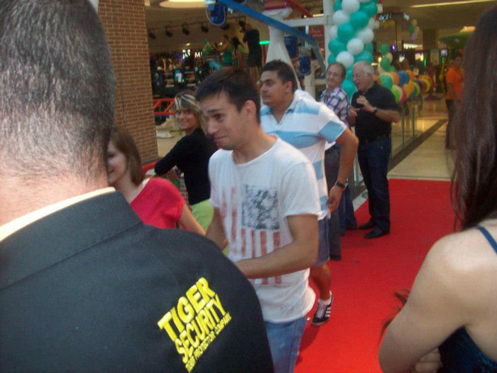 431105_354035771338071_421318547_n - 00 LaLa Band la Afi Palace Cotroceni 00