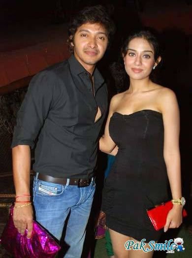 292833_268448446498753_5639367_n - 0 Shreyas Talpade