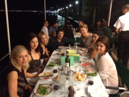normal_vene3 - xX_Dinner with Spring Breakers Crew