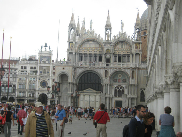 Prin piata San Marco - Venetia
