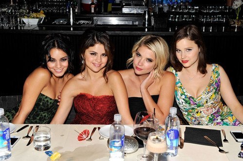 246676_311507218946617_366508884_n - Spring Breakers Cast Party