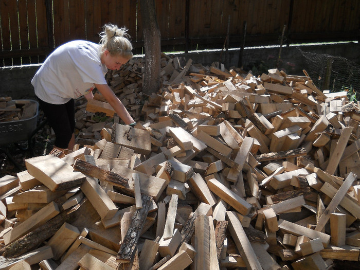 ...alta cum munceşte