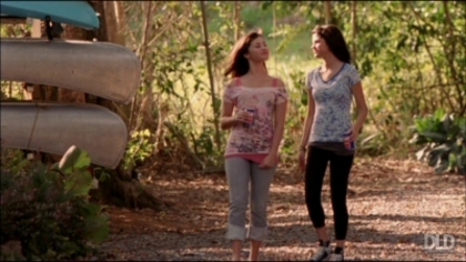 M: So..cum ai dormit?> F: ohh sis...m`am gandit toata noaptea la Andrew... M: Pff [bea suc si ragaie