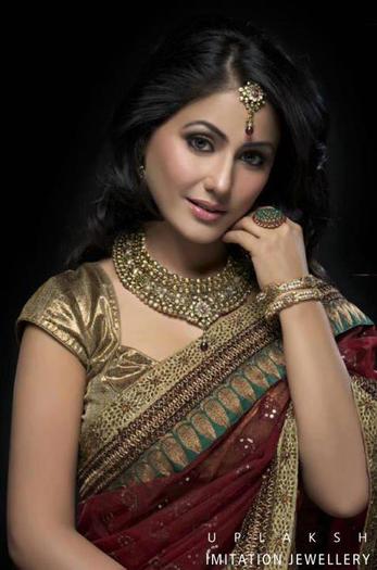 431033_357965477556846_368183271_n - Hina Khan