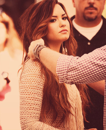 .:) OMG , Ashley , cine-i aia ? O_o