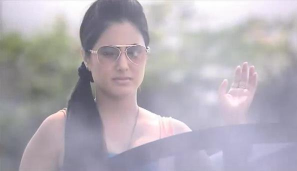 3 - Hina Khan In Valinta Face Wash