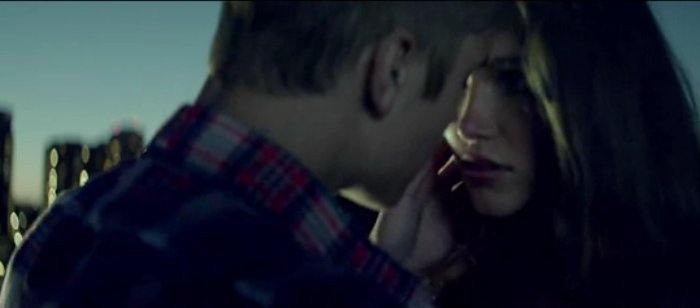 A: Dovedeste`o! T: Dar andrew...eu sunt ...sunt virgina... :o3