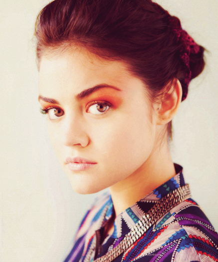 .:) * venind langa ea * Lauren , tu esti ? Ce ... schimbata pari !