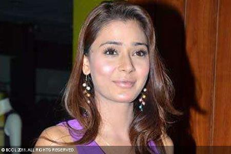 300504_276995925659558_2298773_n - Sara Khan