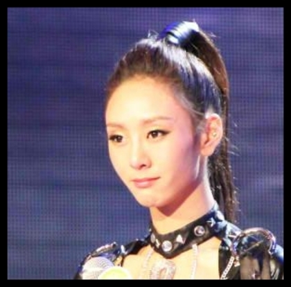 Mda...se lasa cu crima...:| Hwa... spunei lui HyunS ca daca Min Ho nu vrea sa vina sa coboare odata. - Xx Episodul-24 xX