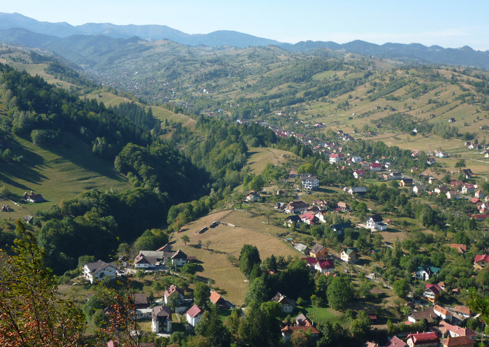 satul simon-panorama; peisaj munte sat bran peisaj
