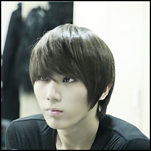 ~ [uitandu`se urat la MinHo]Ce are ea si eu nu am?:-w... - Oo Min Ho I Room Oo