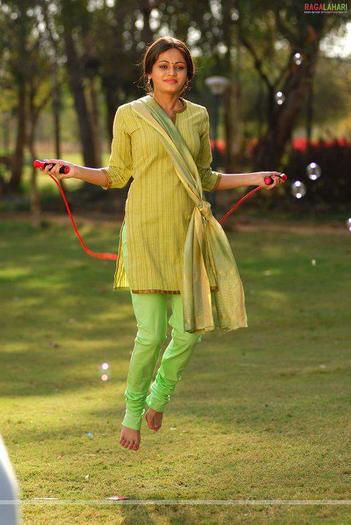 551767_352837864799527_1883013695_n