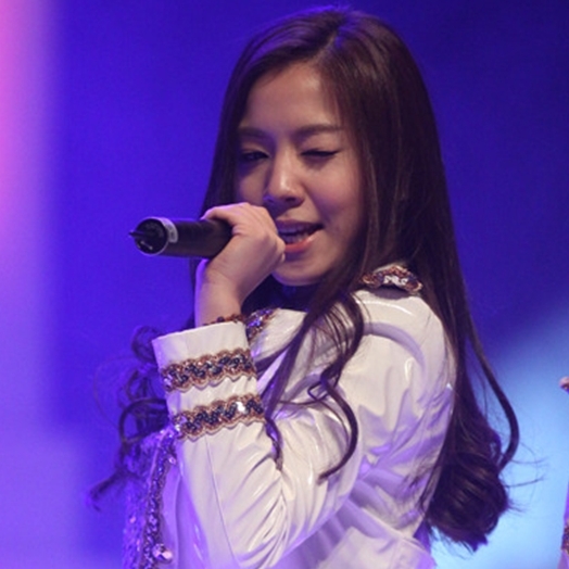 ~Give it up give it up give it up for SHINee ..:x.. Taeemiiinn` :x.:)) - CLUB 3