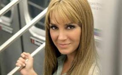 imagesCA6MRK91 - Elizabeth Gutierrez