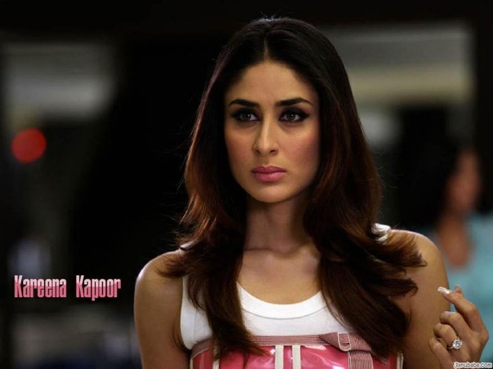 31783_108456445866430_3678829_n - Kareena Kapoor