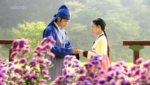 ”O promisiune care răzbeşte şi 1000 de ani,acea promisiune frumoasă ţi-o fac ţie” - o -Hwang Jin Yi-prima iubire