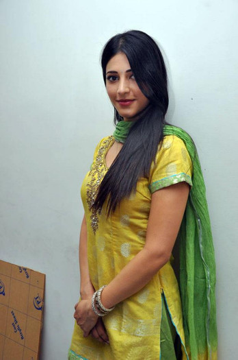 Shruti (225) - Shruti Hassan