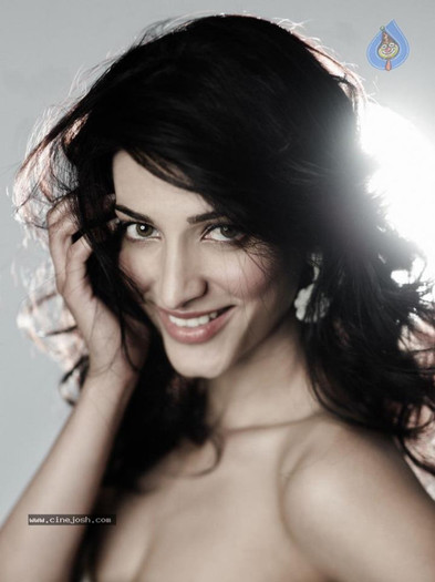 Shruti (424)