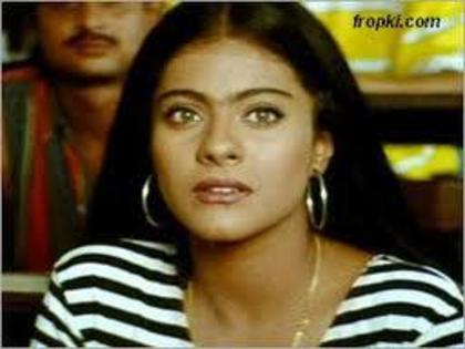 317735_135886433178339_831518941_n - Kajol 2