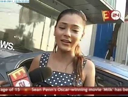00_03_37 - sara khan19