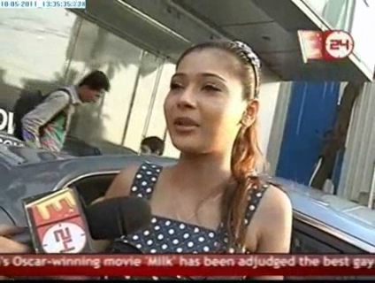 00_03_39 - sara khan19