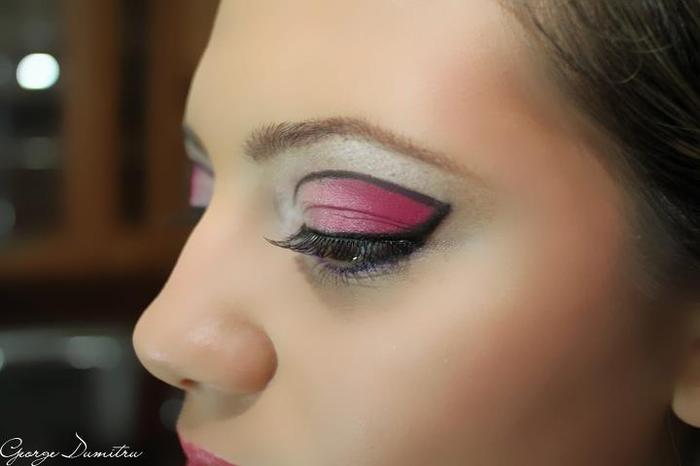 301599_271967662830556_2900884_n[1] - The Art of Make -Up