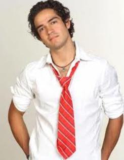 imagesCACN740T - Alfonso Herrera