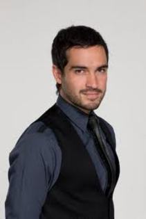 imagesCAHE9W13 - Alfonso Herrera