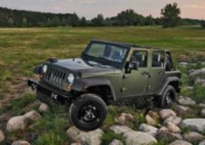 1 Jeep militar J8