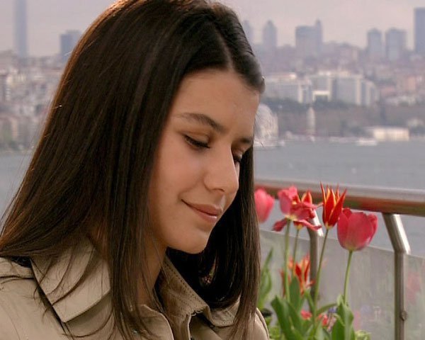 Beren Saat 17