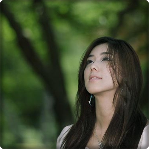 ...Imi place Shinee...:)...dar dragostea e dificila...:-<...Eh...Sa ascultam.:)...