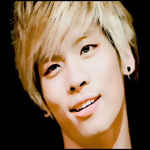 - {back} am concert la Beijing cu Shinee..