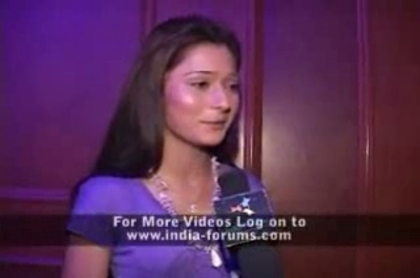 00_01_27 - sara khan19