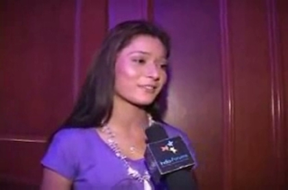 00_02_04 - sara khan19