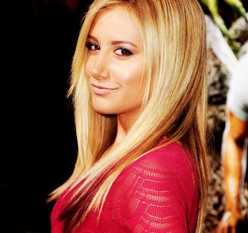 432202_263512077055311_337334615_n - poze cu ashley tisdale