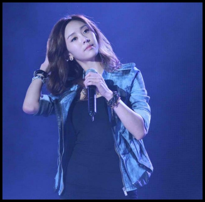 Mdeah...stiu...:| Buna...Hyun? :| E suparat pe viata...:| Nu stim unde a plecat..:-"