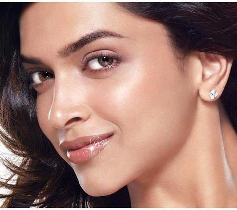 303885_499876730040306_1661769512_n - Poze cu Deepika Padukone pe care le ador