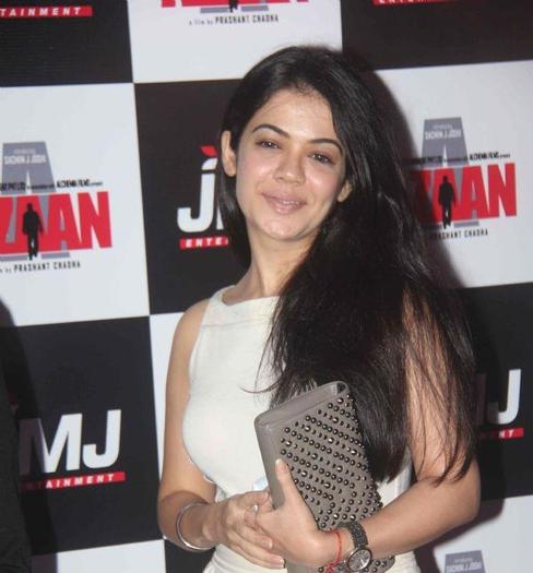 423721_226339490796696_100002619394513_394027_857842484_n