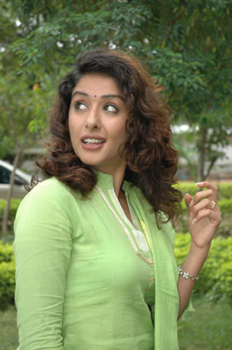 1316432124371616 - Zaara