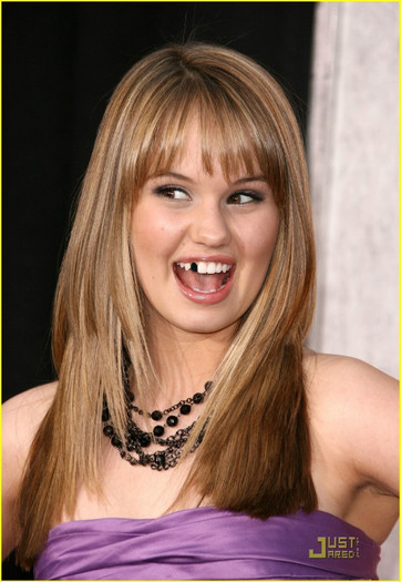 Debby-The-Last-Song-Premiere-debby-ryan-11221172-844-1222 - Cum arata vedeta ta preferata fara un dinte