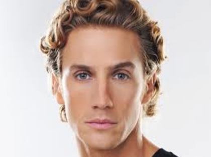 imagesCA3OKID9 - Eugenio Siller